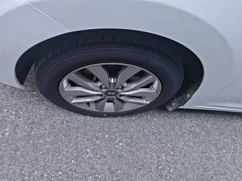 Hyundai Langdong 2015 1.6L Auto Trend