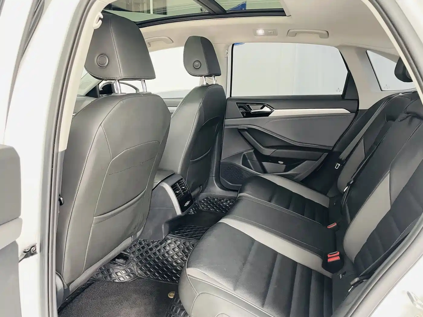 Volkswagen Sagitar 2022 280TSI DSG Surpassing Edition