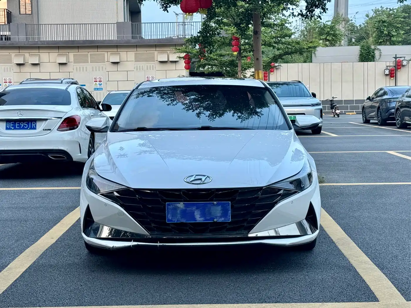 Hyundai Elantra 2021 1.5L CVT LUX Premium Edition