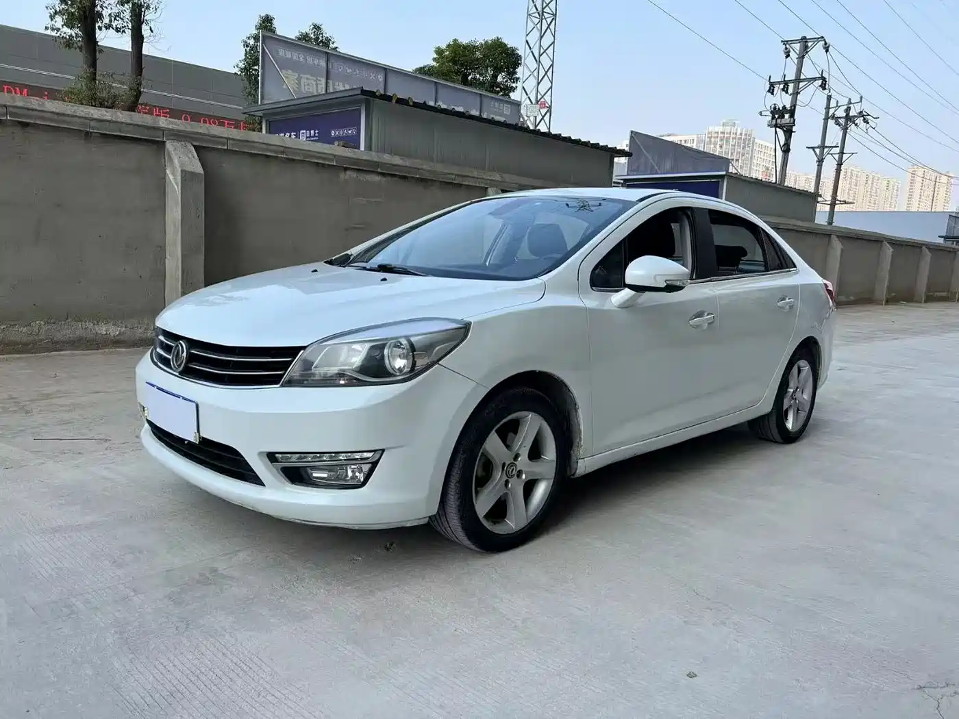 Dongfeng Aeolus Dongfeng Aeolus L60 2015 1.8L Automatic New Enjoyment Type
