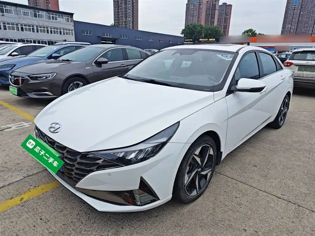 Hyundai Elantra 2022 1.5L CVT LUX Premium Edition