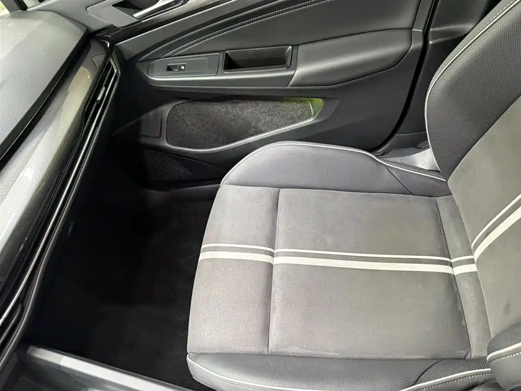 Volkswagen Golf 2023 280TSI DSG R-Line Lite