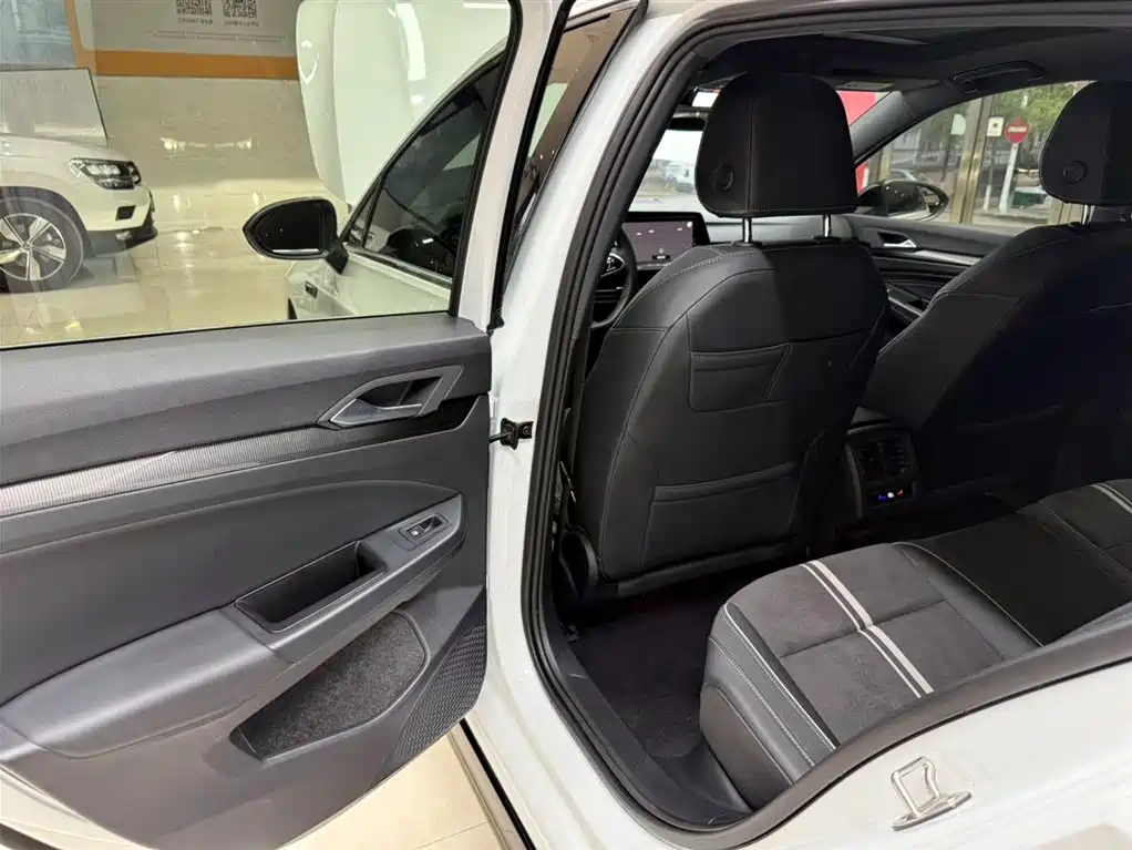 Volkswagen Golf 2023 280TSI DSG R-Line Lite