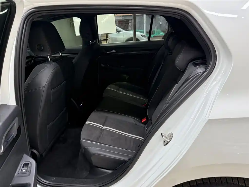 Volkswagen Golf 2023 280TSI DSG R-Line Lite