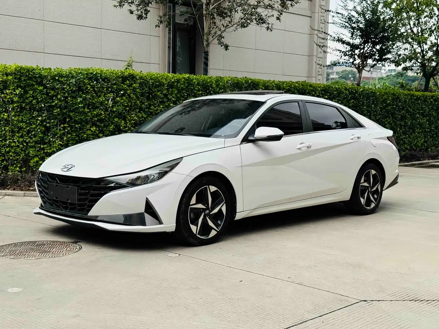 Hyundai Elantra 2022 240TGDi DCT LUX Premium Edition