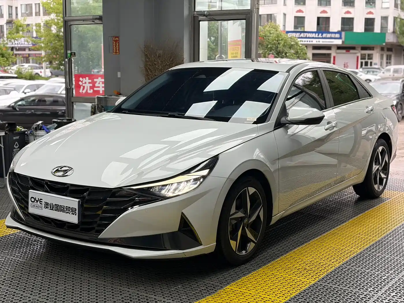 Hyundai Elantra 2022 1.5L CVT LUX Premium Edition