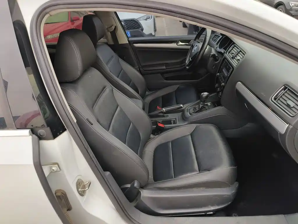 Volkswagen Sagitar 2018 1.6L Automatic Comfort