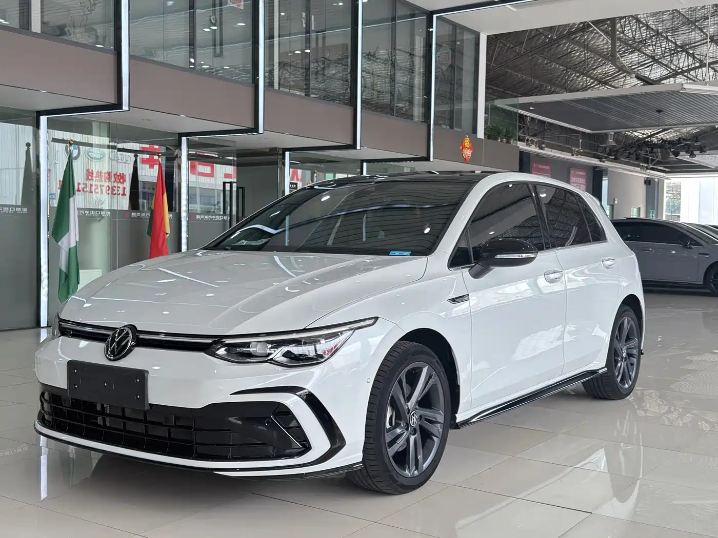 Volkswagen Golf 2023 Model 280TSI DSG R-Line