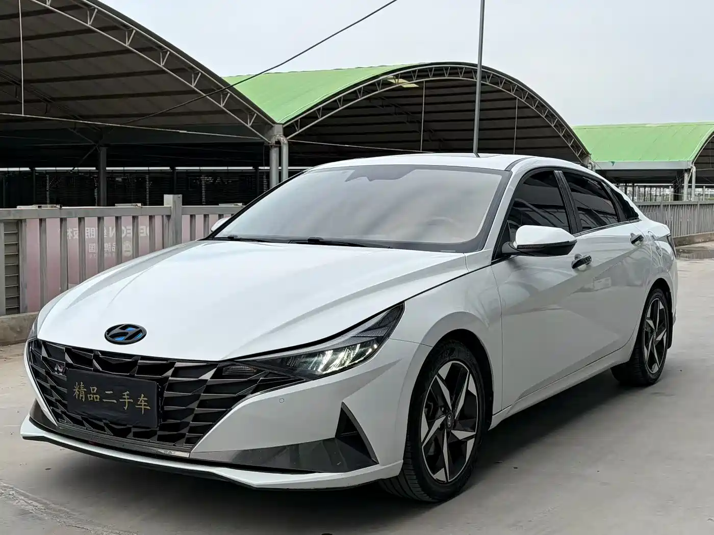 Hyundai Elantra 2021 1.5L CVT LUX Premium Edition