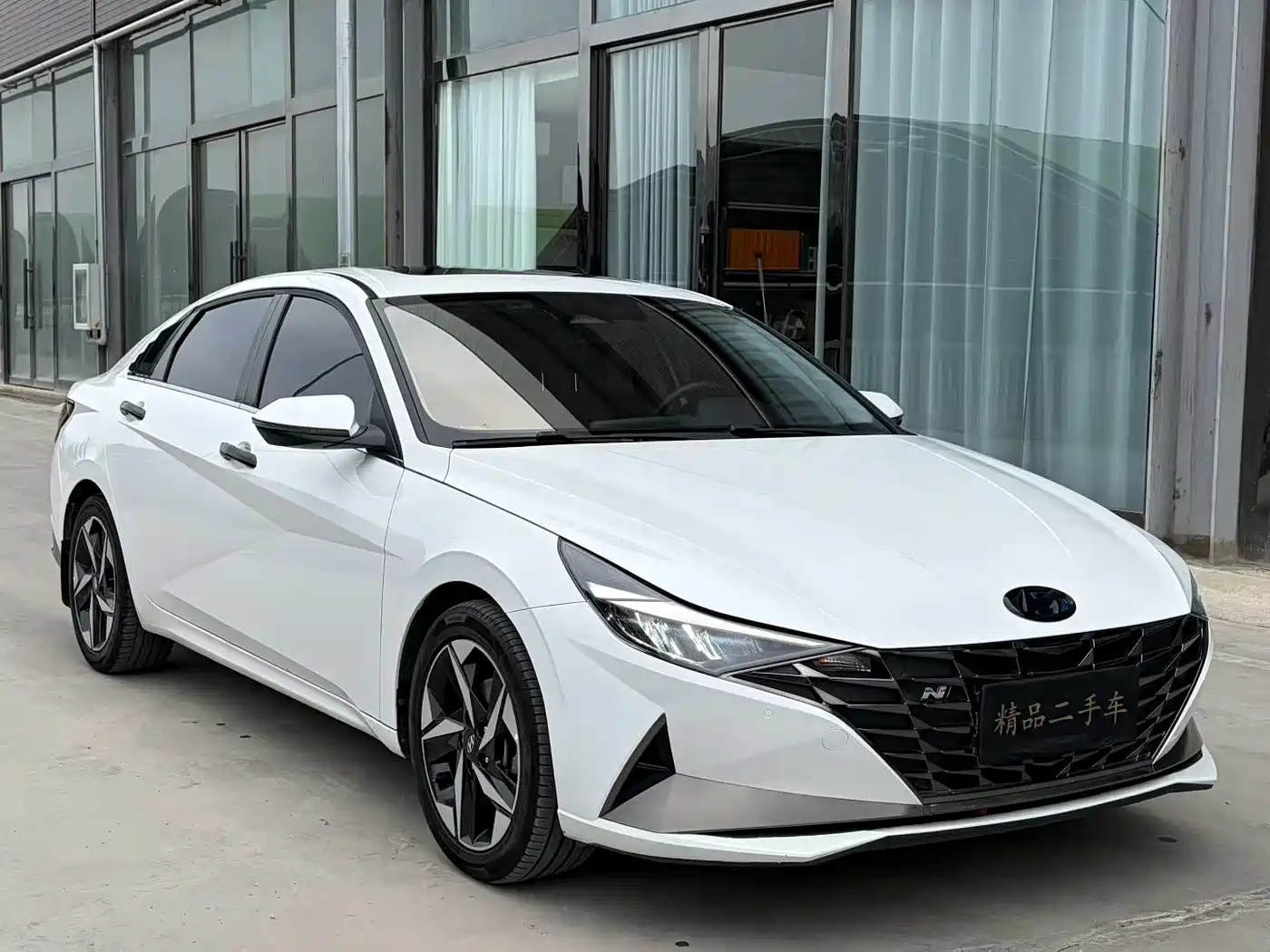 Hyundai Elantra 2021 1.5L CVT LUX Premium Edition