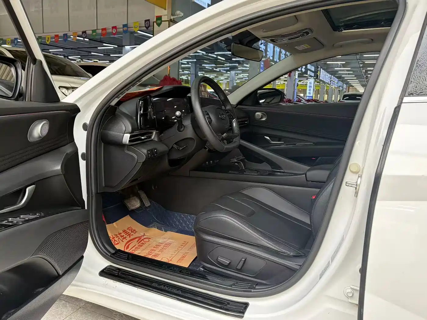 Hyundai Elantra 2021 1.5L CVT LUX Premium Edition