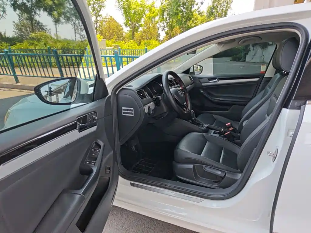 Volkswagen Sagitar 2015 230TSI Automatic Comfort