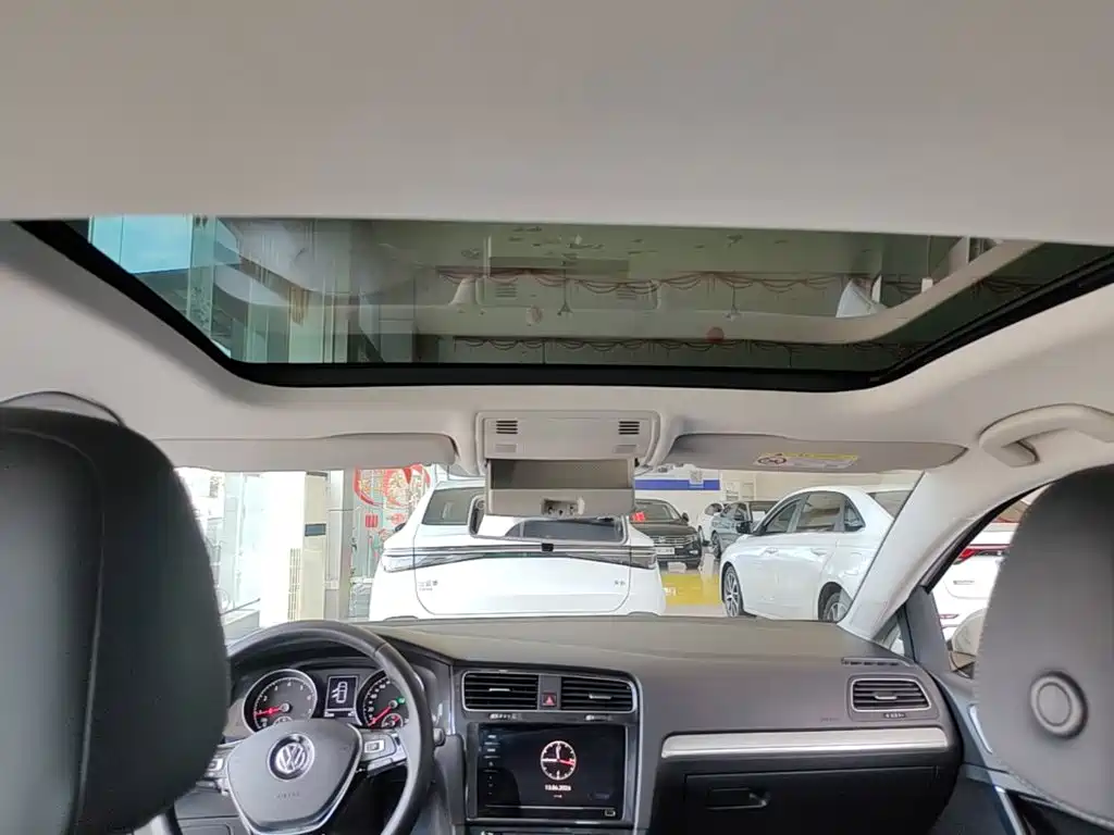 Volkswagen Golf 2020 Beloved Edition 280TSI DSG Comfort