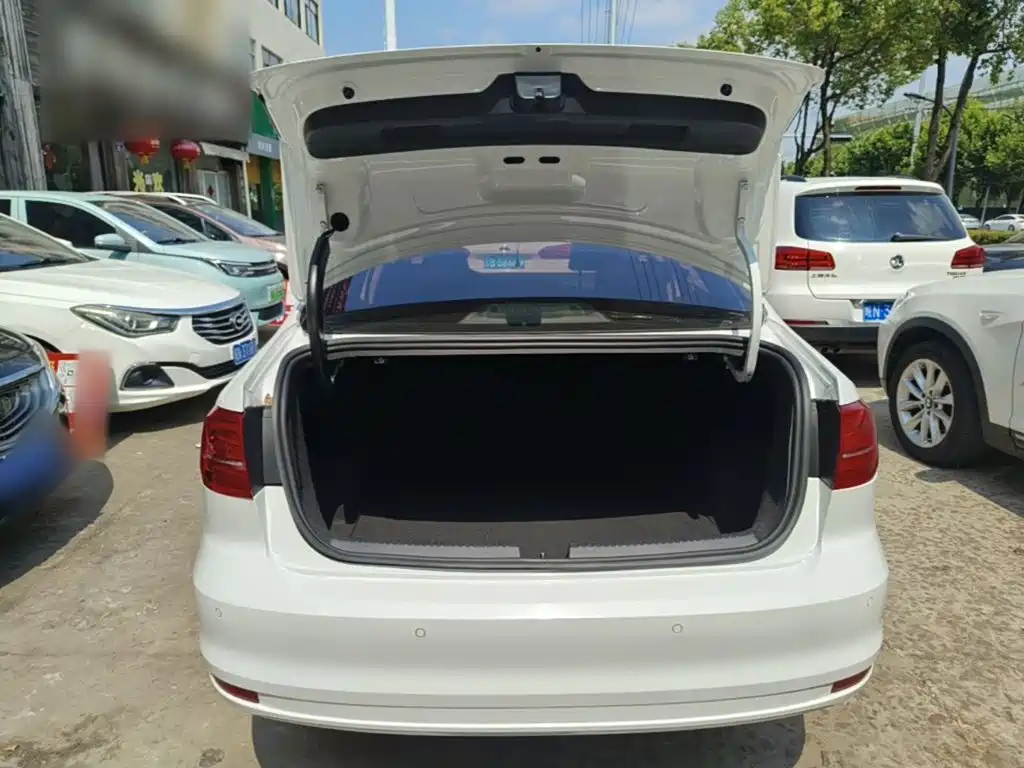 Volkswagen Sagitar 2018 1.6L Automatic Comfort