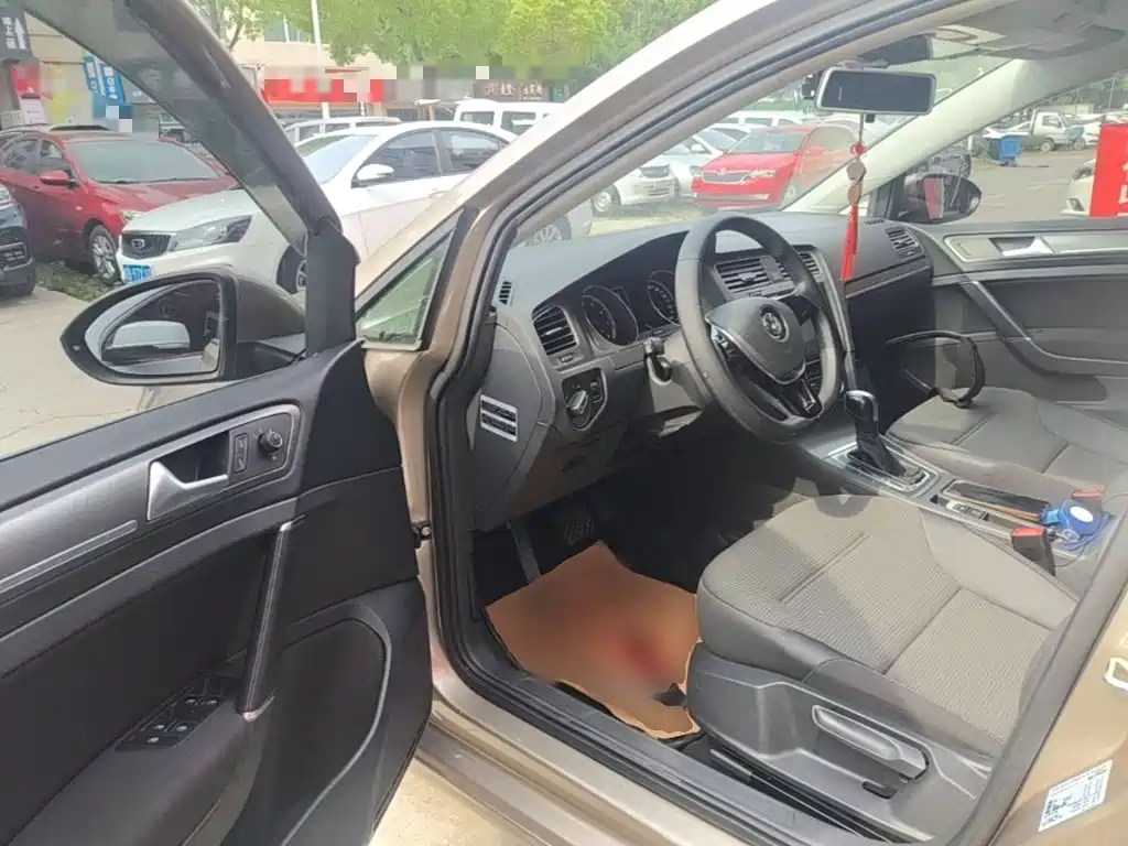 Volkswagen Golf 2016 1.6L Automatic Comfort