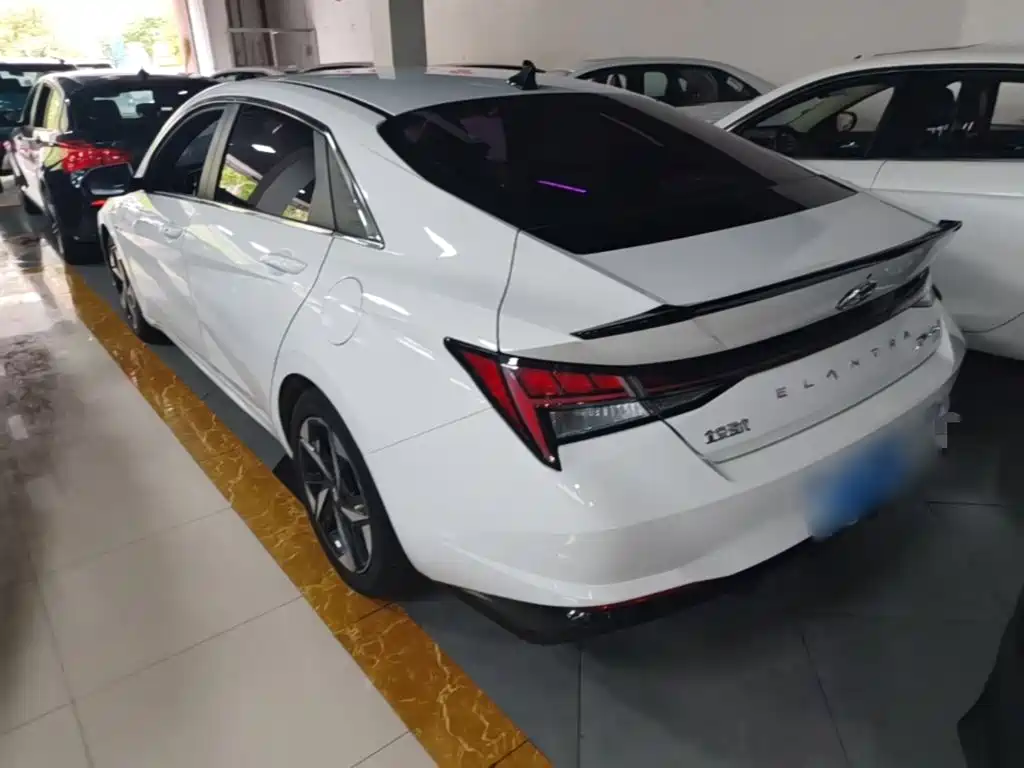 Hyundai Elantra 2022 240TGDi DCT LUX Premium Edition