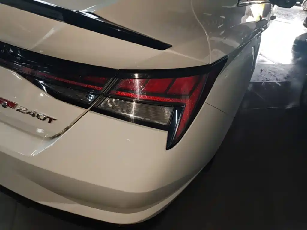 Hyundai Elantra 2022 240TGDi DCT LUX Premium Edition