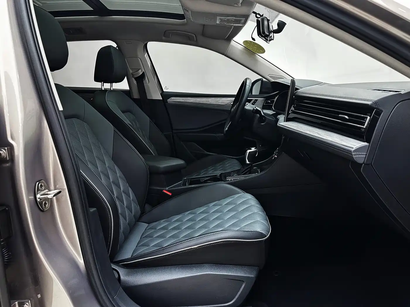 Volkswagen Sagitar 2023 Model Year 280TSI DSG Surpass Edition