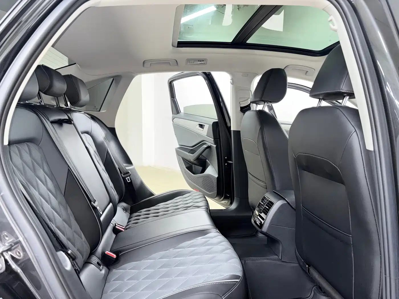 Volkswagen Sagitar 2023 280TSI DSG Surpass Plus Edition