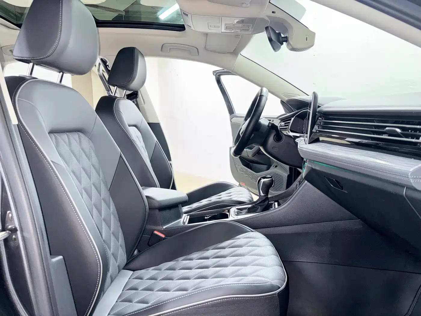Volkswagen Sagitar 2023 280TSI DSG Surpass Plus Edition