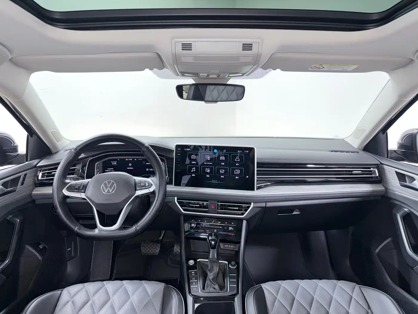 Volkswagen Sagitar 2023 280TSI DSG Surpass Plus Edition