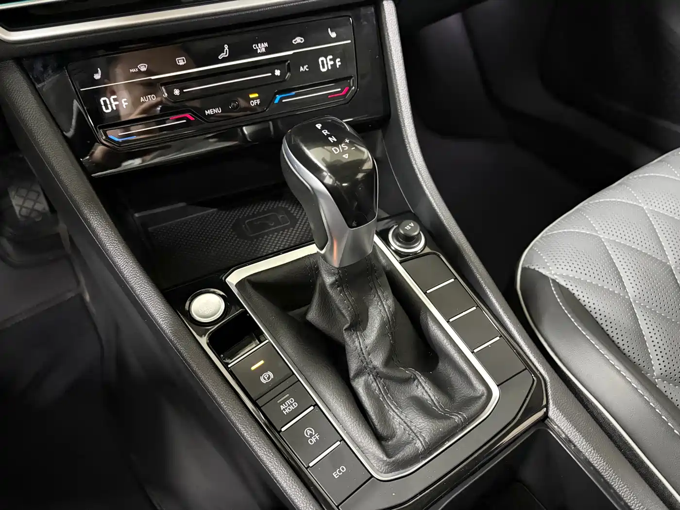 Volkswagen Sagitar 2023 280TSI DSG Surpass Plus Edition