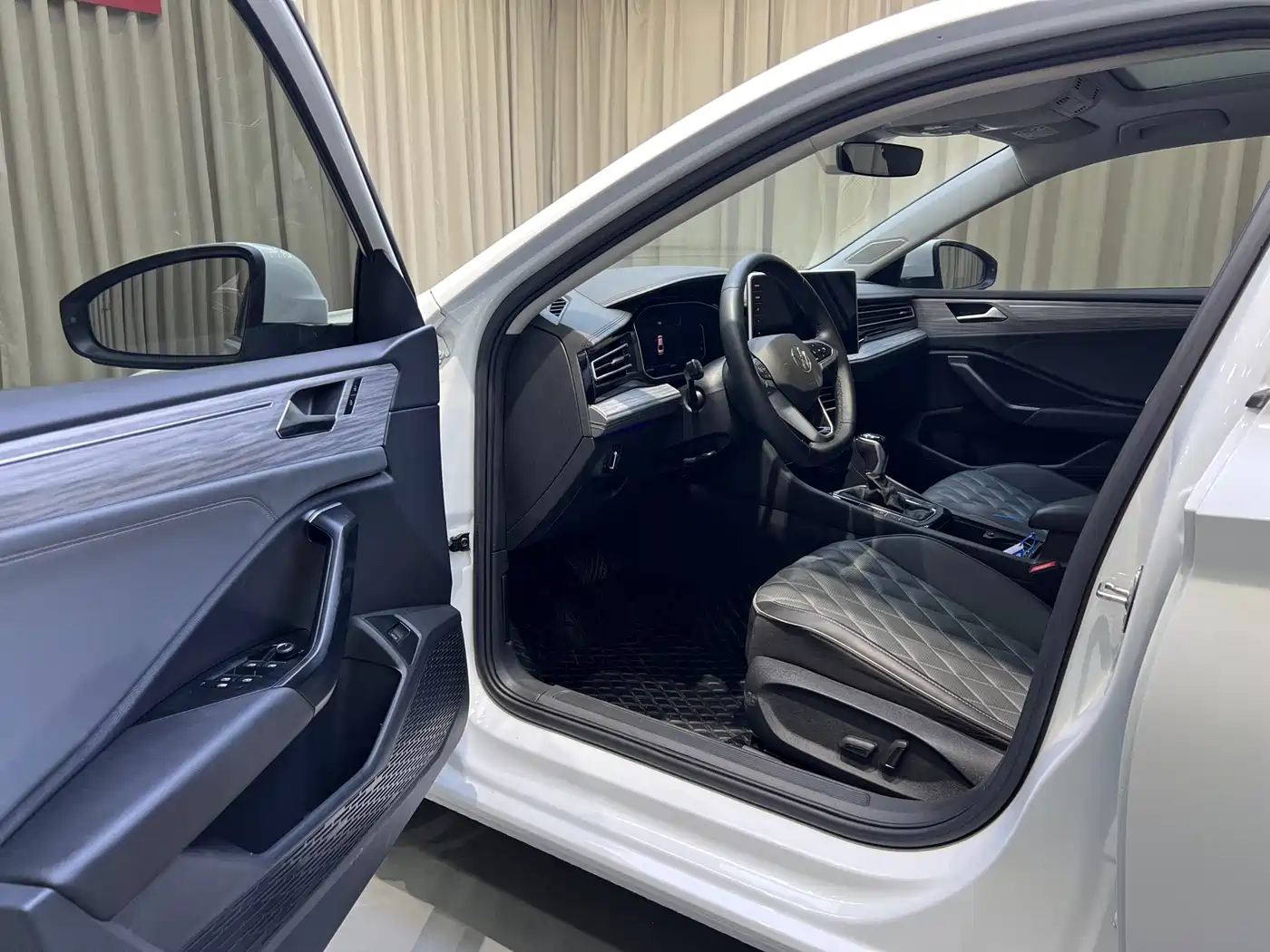 Volkswagen Sagitar 2023 280TSI DSG Surpass Plus Edition