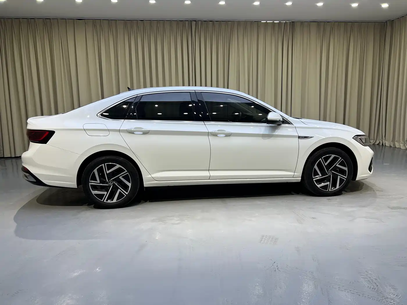 Volkswagen Sagitar 2023 280TSI DSG Surpass Plus Edition
