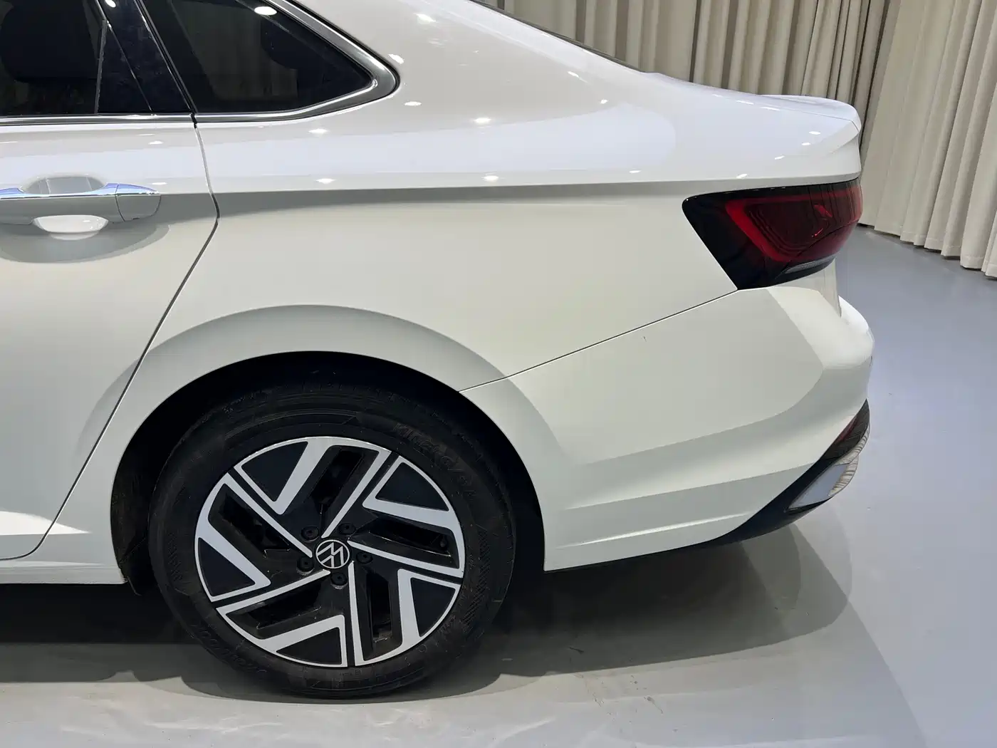 Volkswagen Sagitar 2023 280TSI DSG Surpass Plus Edition
