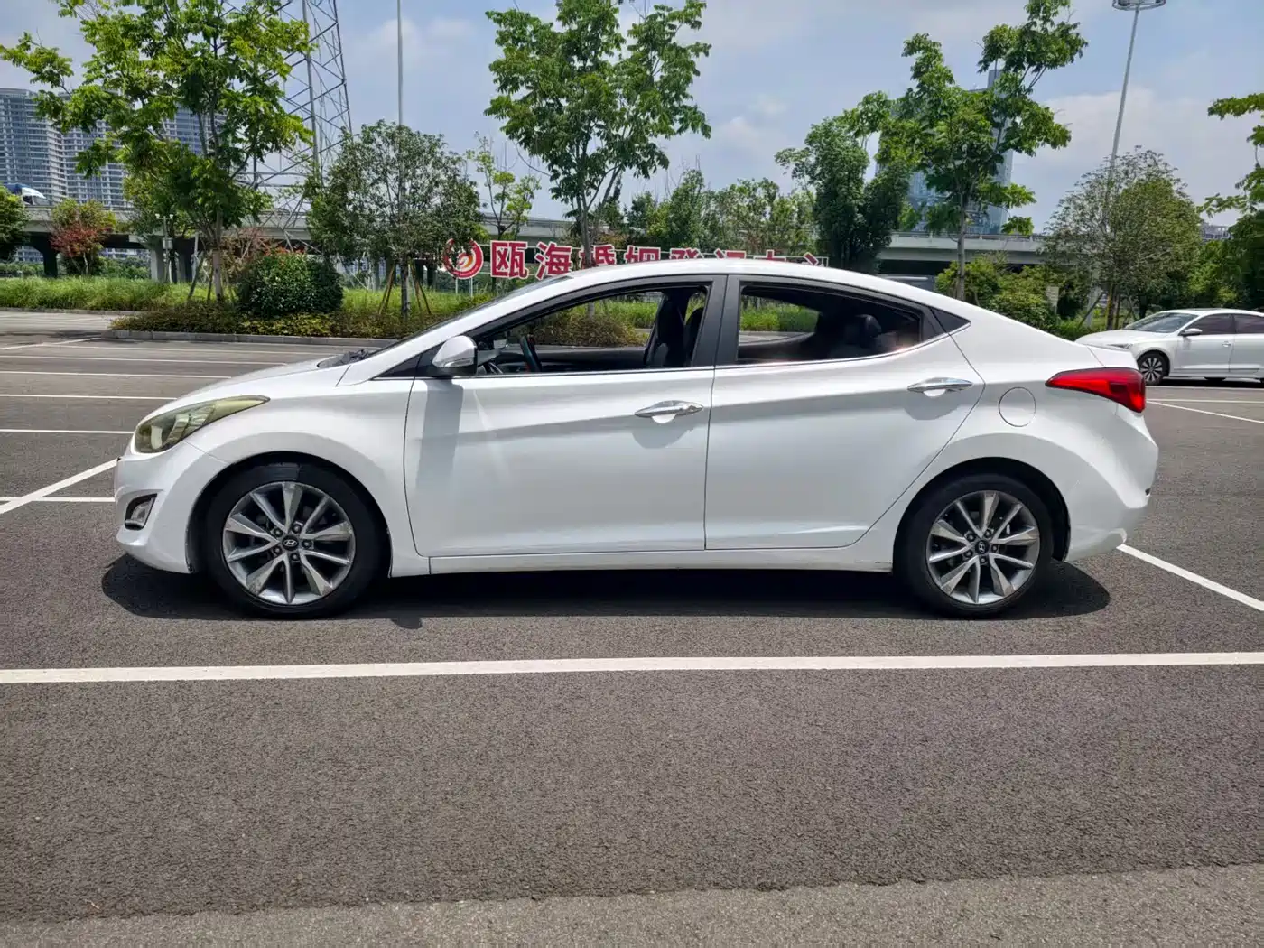 Hyundai Langdong 2015 1.6L Auto Premium