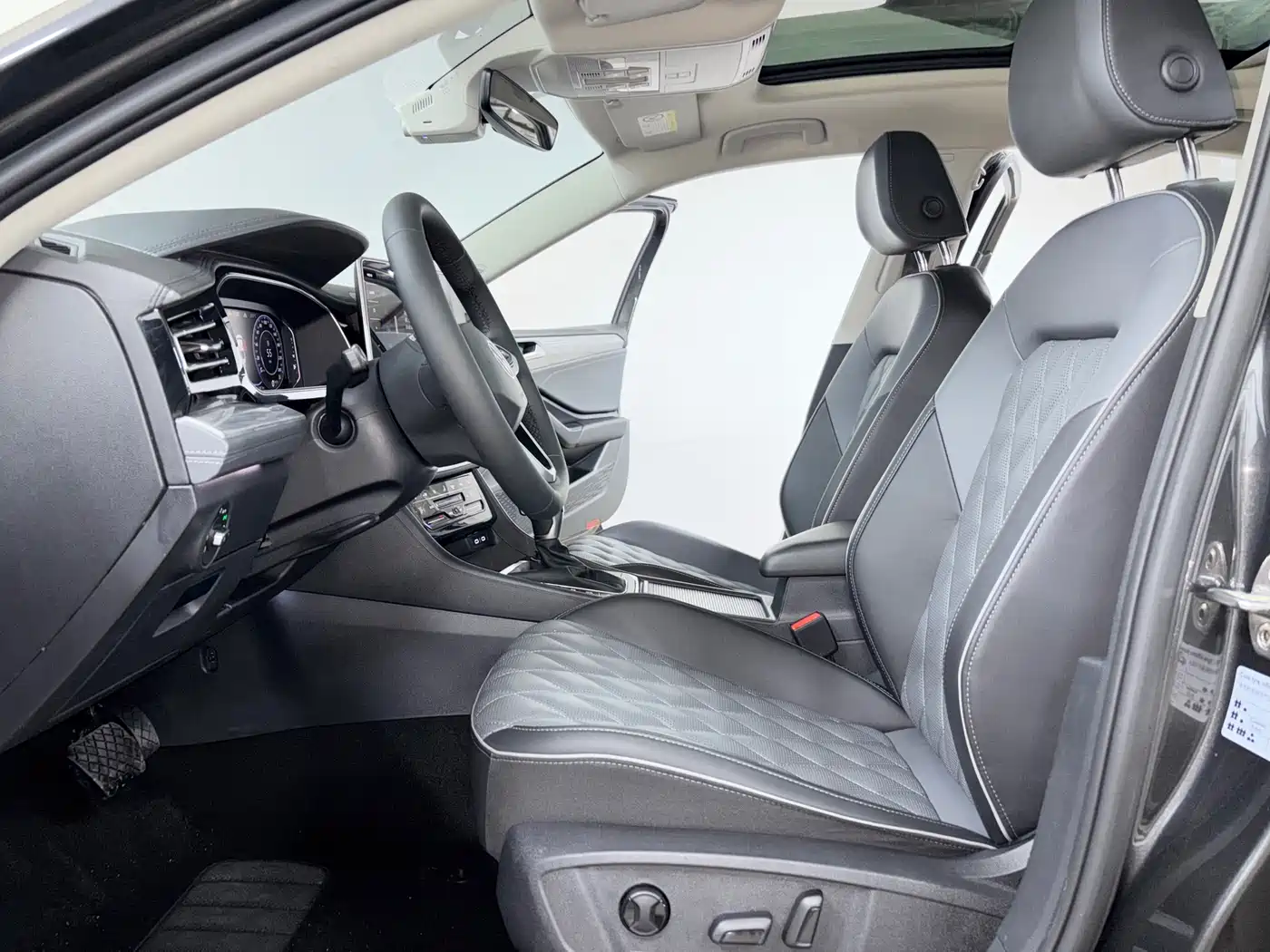 Volkswagen Sagitar 2023 280TSI DSG Surpass Plus Edition