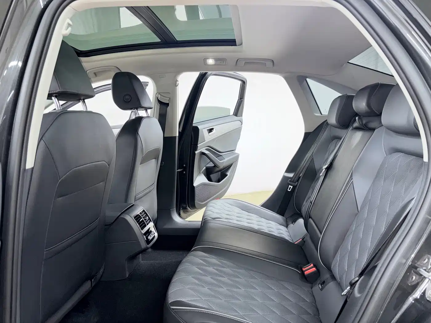 Volkswagen Sagitar 2023 280TSI DSG Surpass Plus Edition