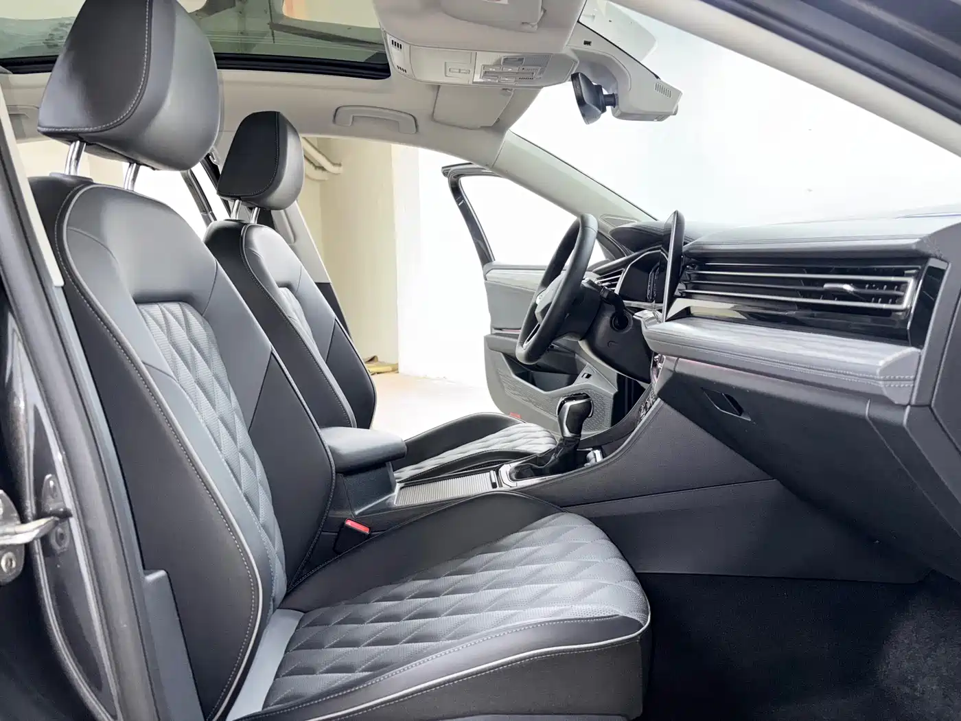 Volkswagen Sagitar 2023 280TSI DSG Surpass Plus Edition