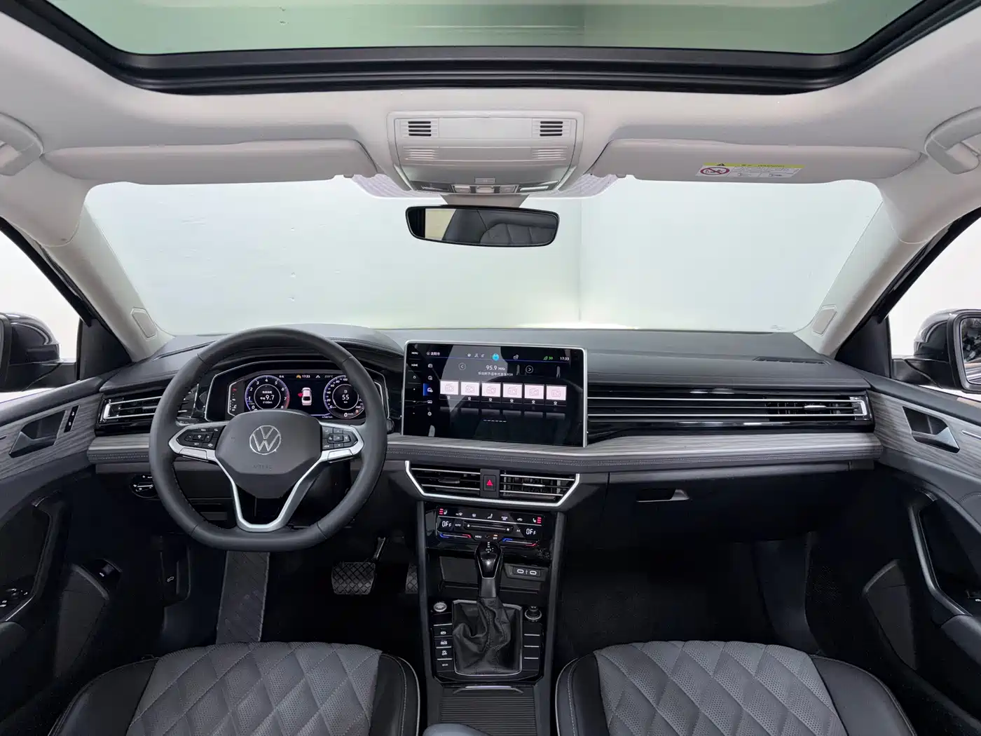 Volkswagen Sagitar 2023 280TSI DSG Surpass Plus Edition