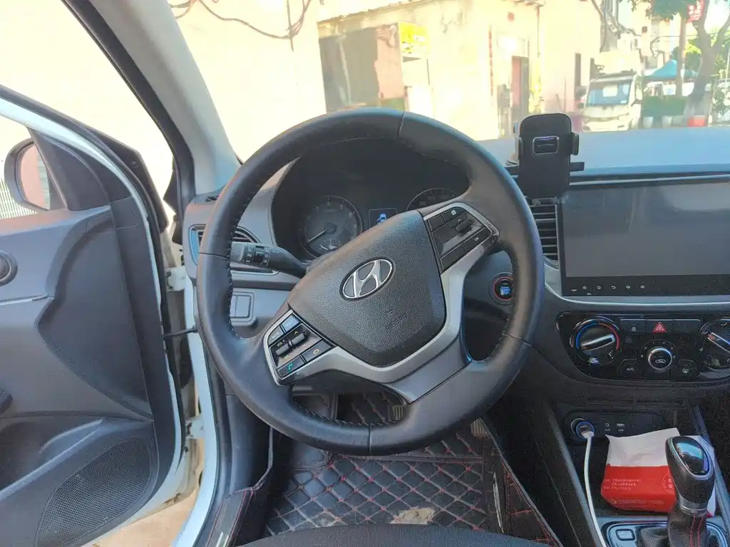 Hyundai Hyundai Verna 2016 1.4L Automatic Cool Edition GLS