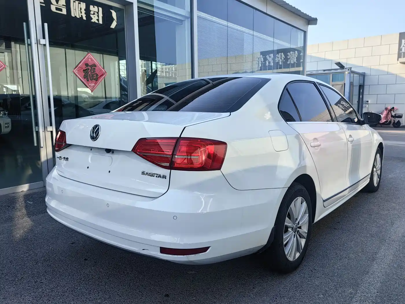 Volkswagen Sagitar 2015 1.6L Automatic Comfort