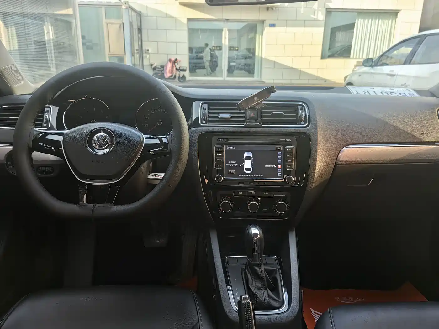Volkswagen Sagitar 2015 1.6L Automatic Comfort