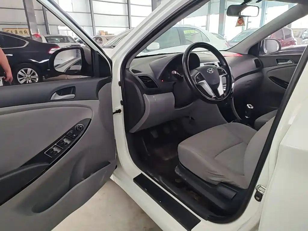 Hyundai Verna 2014 1.4L Manual Smart GLS