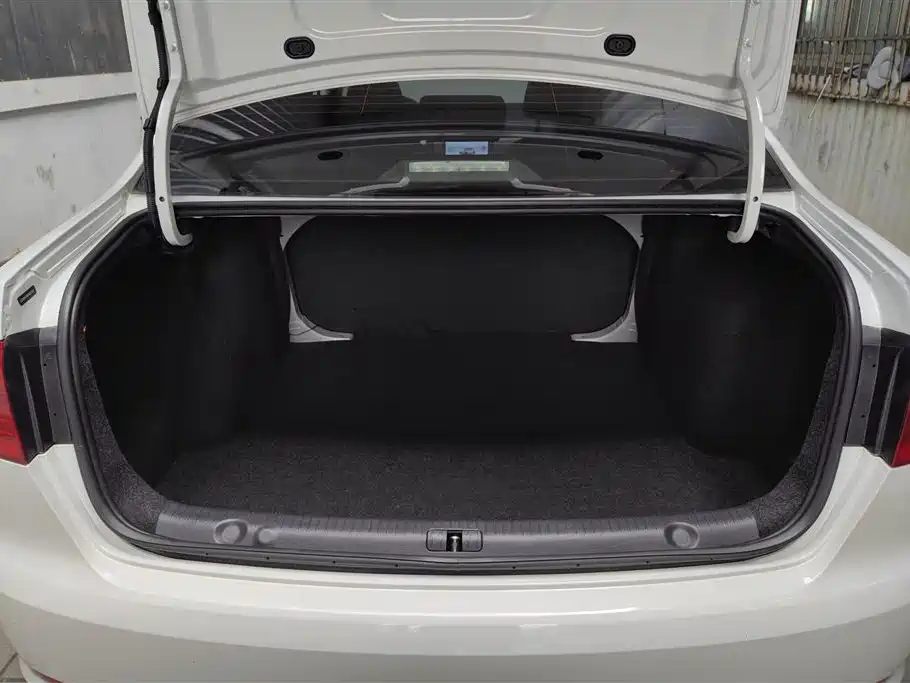 Volkswagen Lavida 2013 Facelift Classic 1.6L Manual Trend