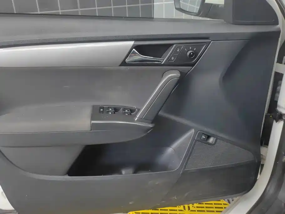 Volkswagen Lavida 2013 Facelift Classic 1.6L Manual Trend