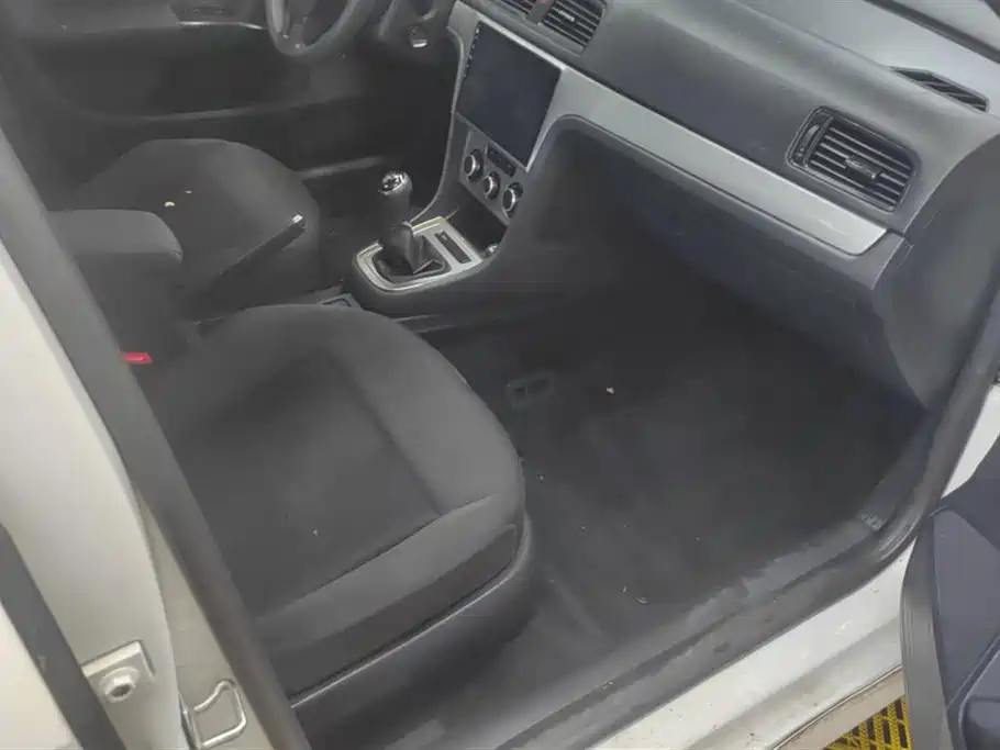 Volkswagen Lavida 2013 Facelift Classic 1.6L Manual Trend