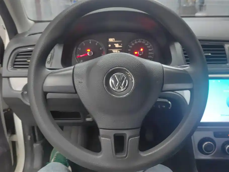 Volkswagen Lavida 2013 Facelift Classic 1.6L Manual Trend