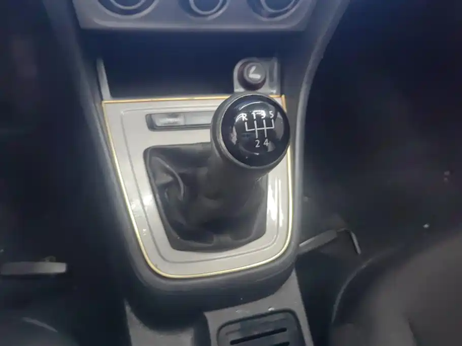 Volkswagen Lavida 2013 Facelift Classic 1.6L Manual Trend