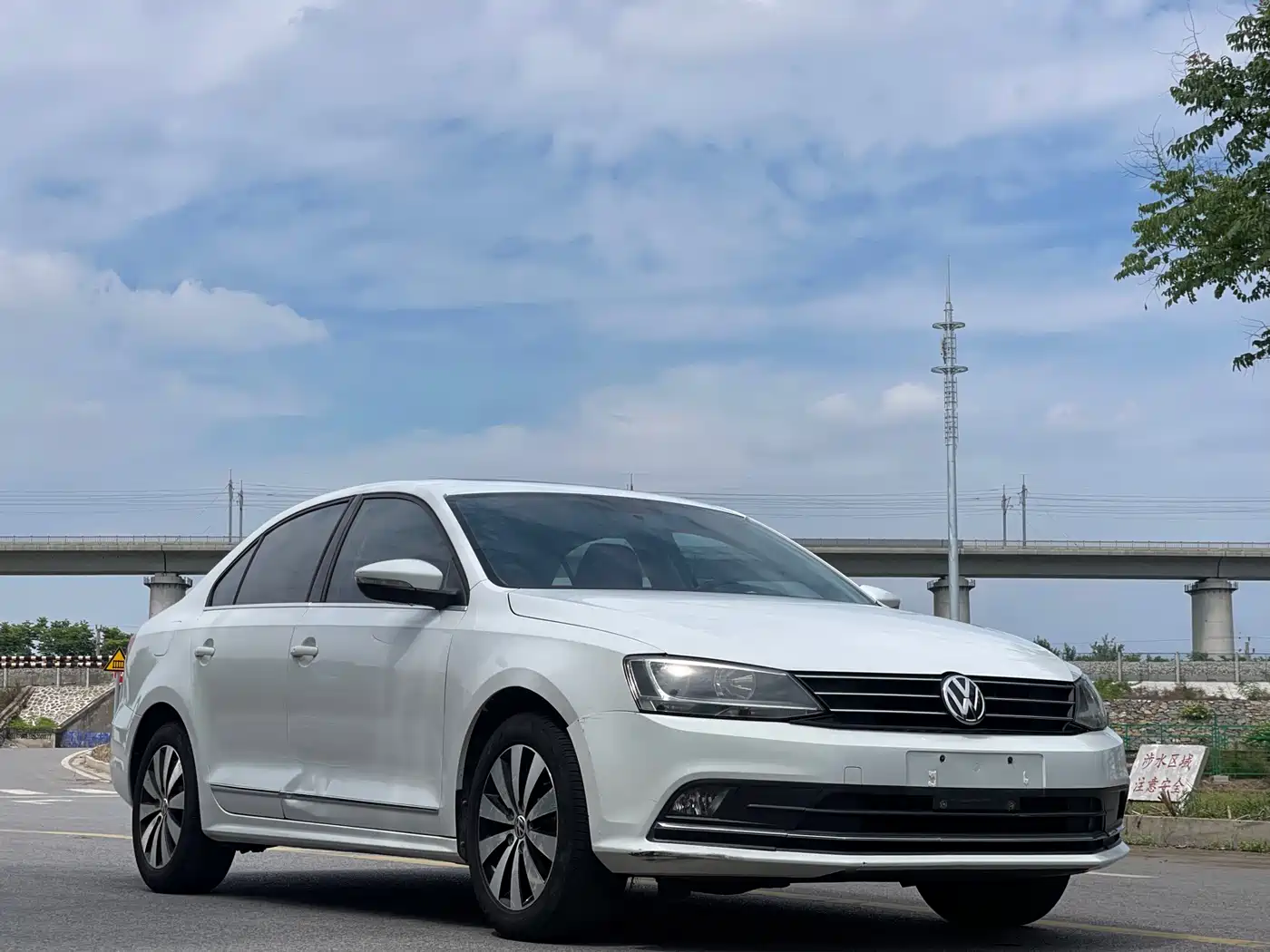 Volkswagen Sagitar 2017 1.6L Manual Comfort