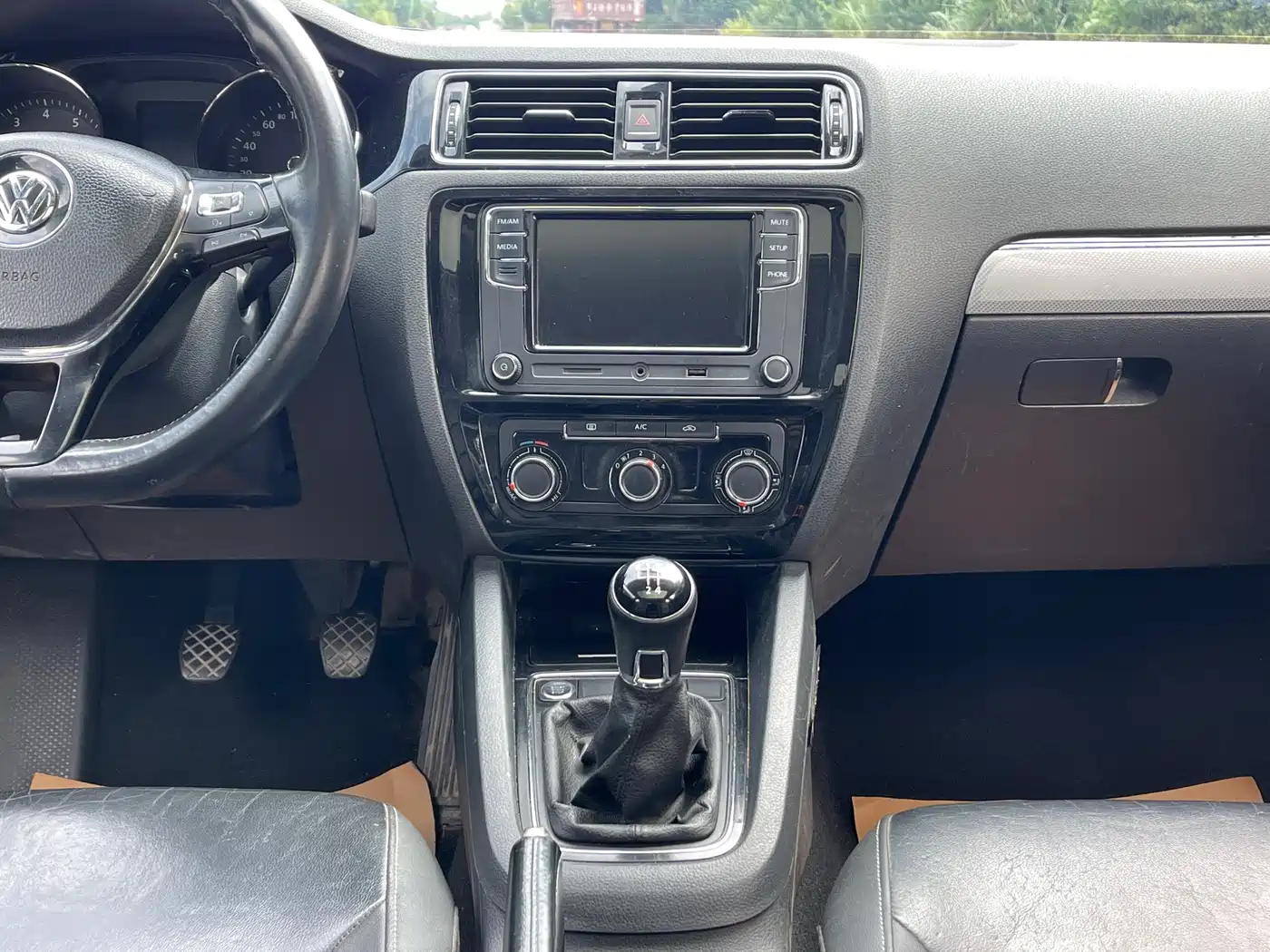 Volkswagen Sagitar 2017 1.6L Manual Comfort