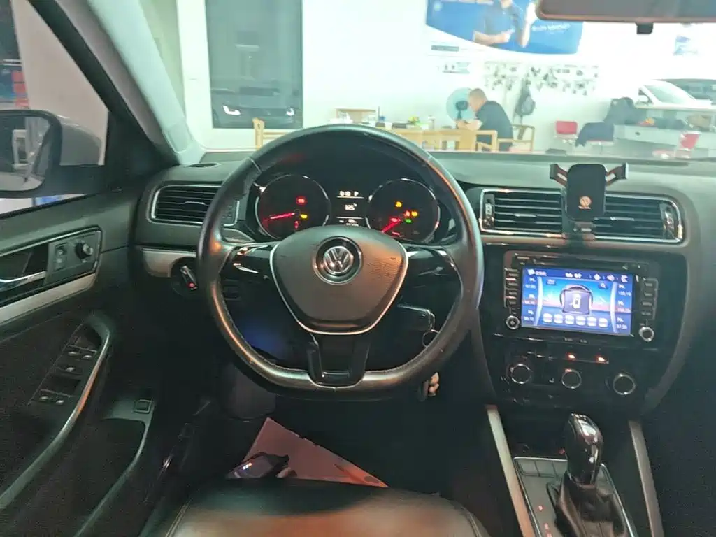 Volkswagen Sagitar 2015 230TSI Automatic Comfort
