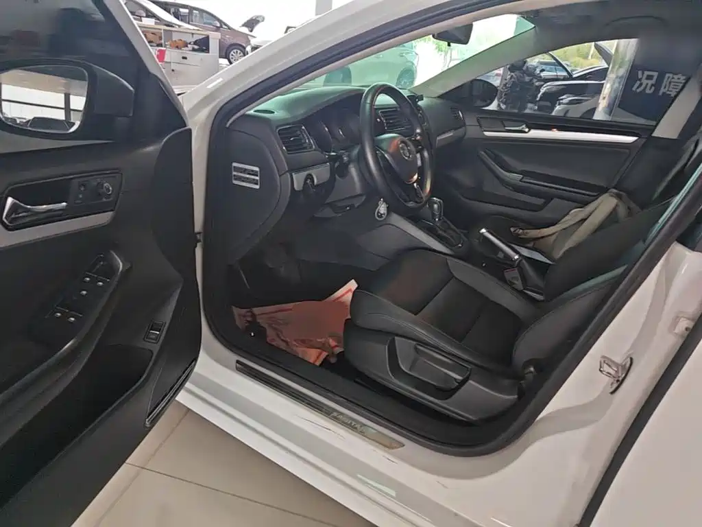 Volkswagen Sagitar 2015 230TSI Automatic Comfort