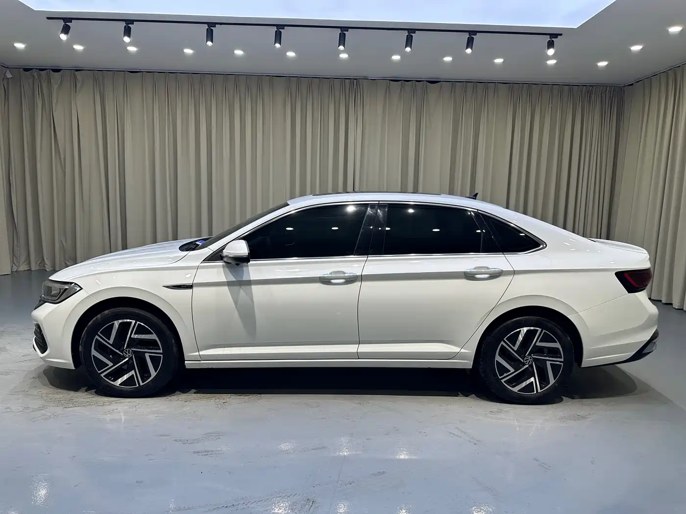 Volkswagen Sagitar 2023 280TSI DSG Surpass Plus Edition
