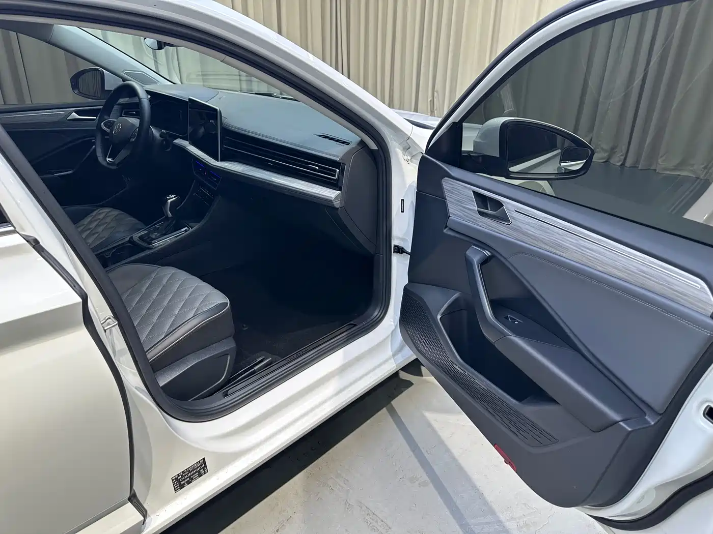 Volkswagen Sagitar 2023 280TSI DSG Surpass Plus Edition