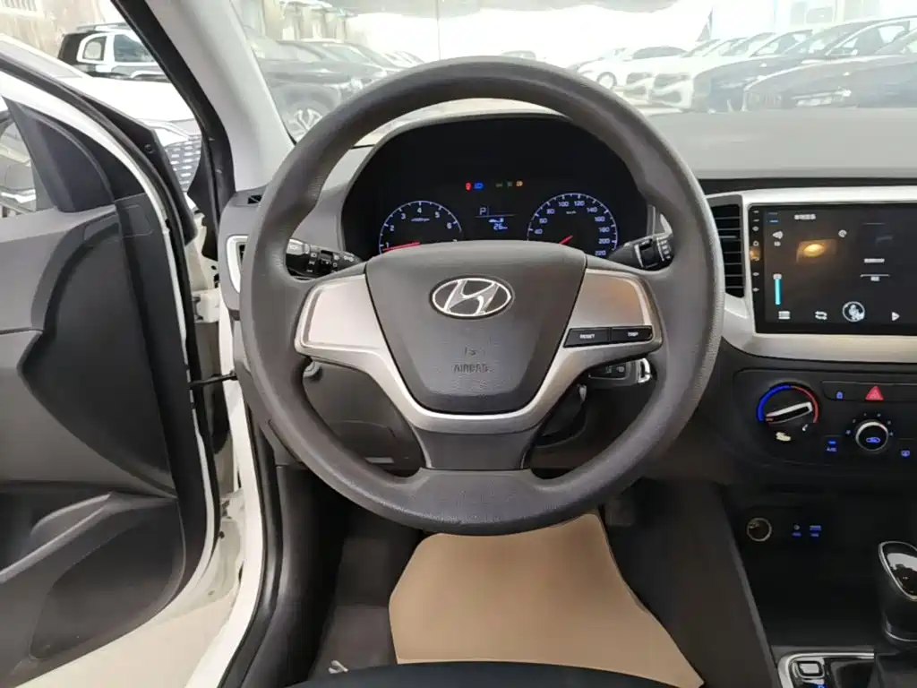 Hyundai Hyundai Verna 2016 1.4L Automatic Cool Edition GLS
